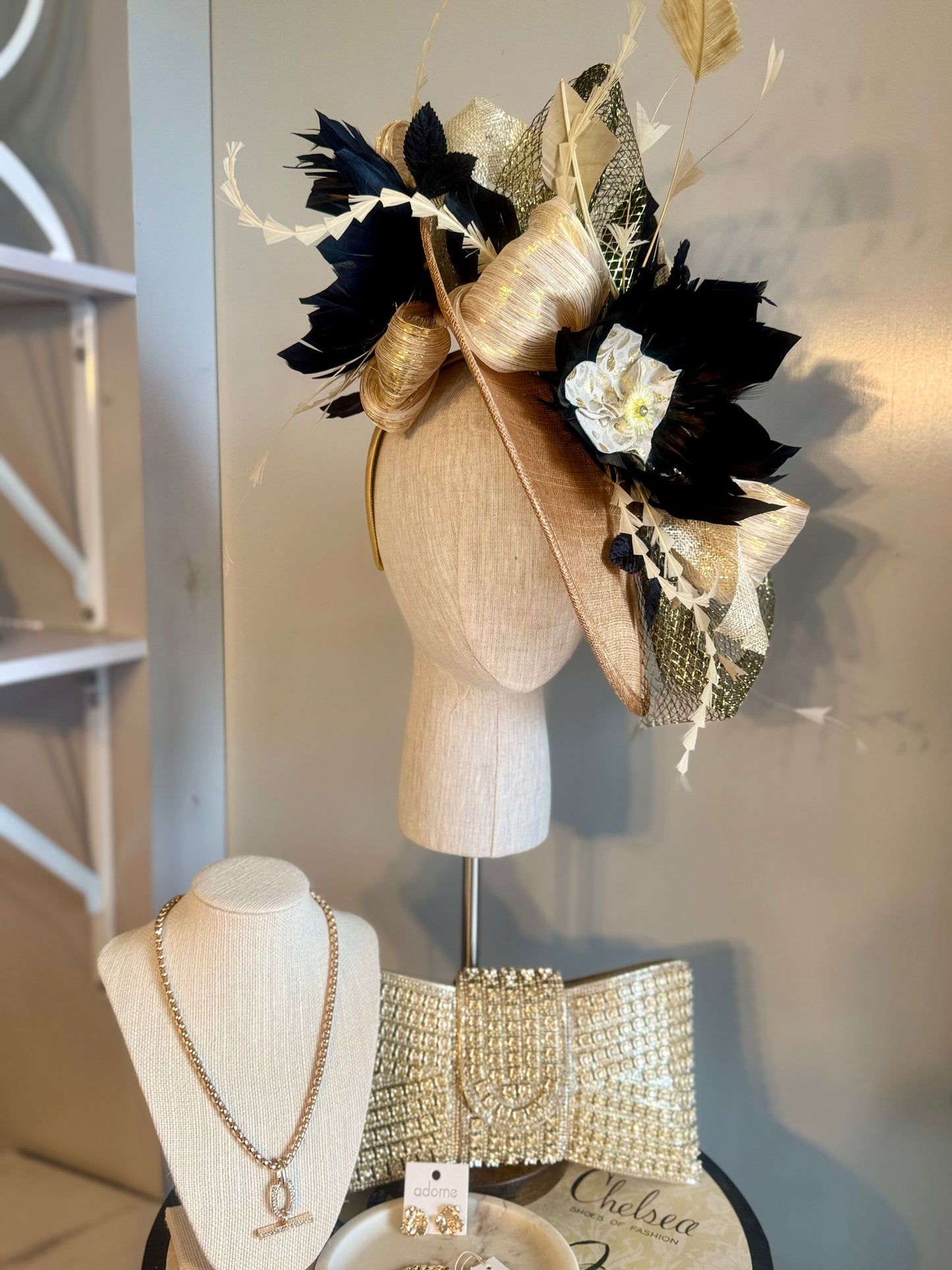 “Gwennie” gold & black brim