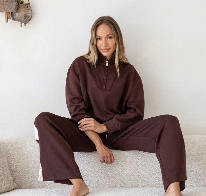 Off duty half zip sweat in Coco. Size Large