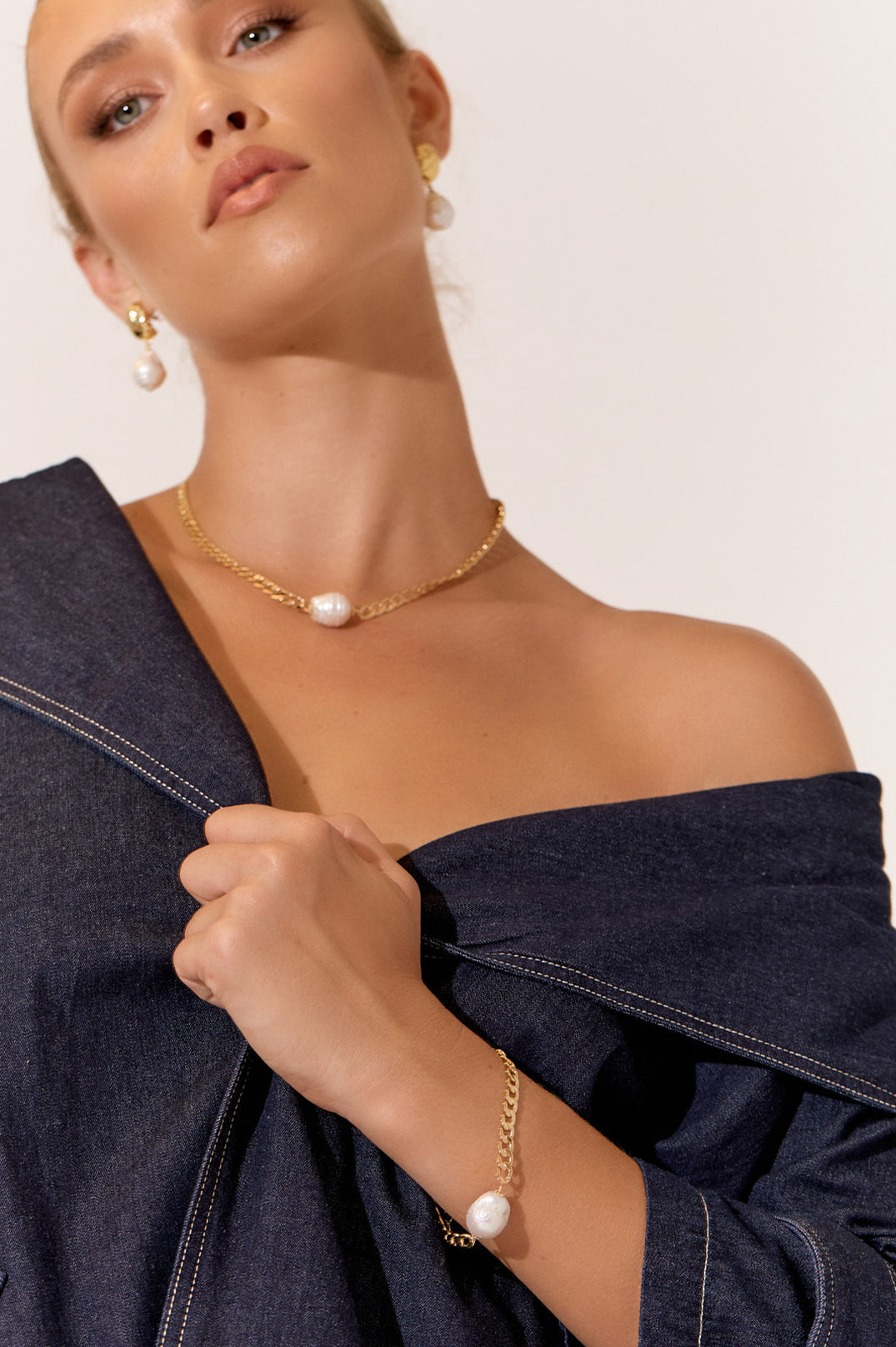 PEARL CENTRE FLAT CHAIN BRACELET (GOLD/CREAM