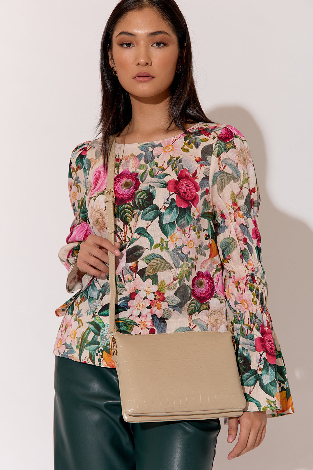 Sadie croc slim crossover body bag green