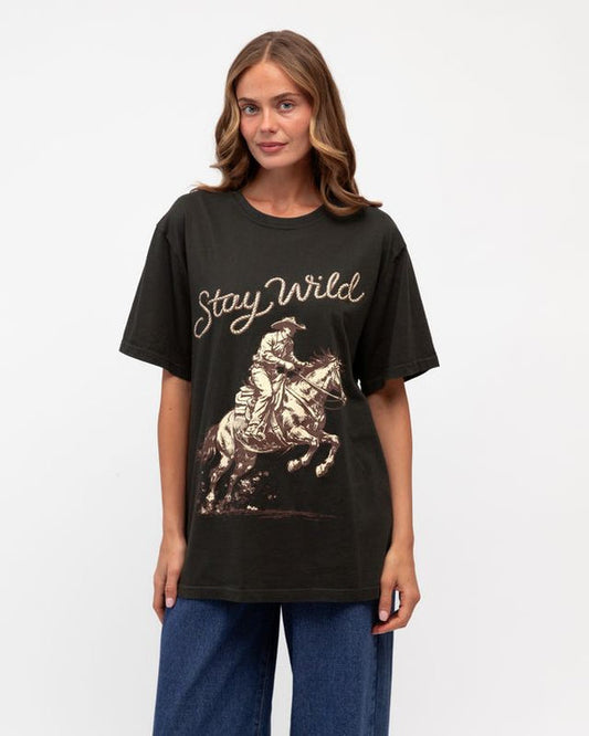Stay wild tee size 6