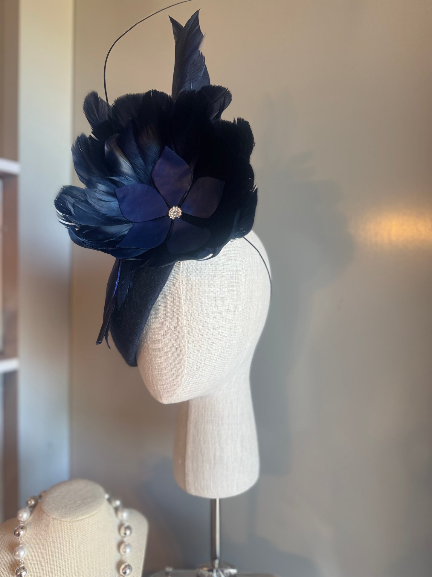 “Leni” Navy feather felt/wool pillbox