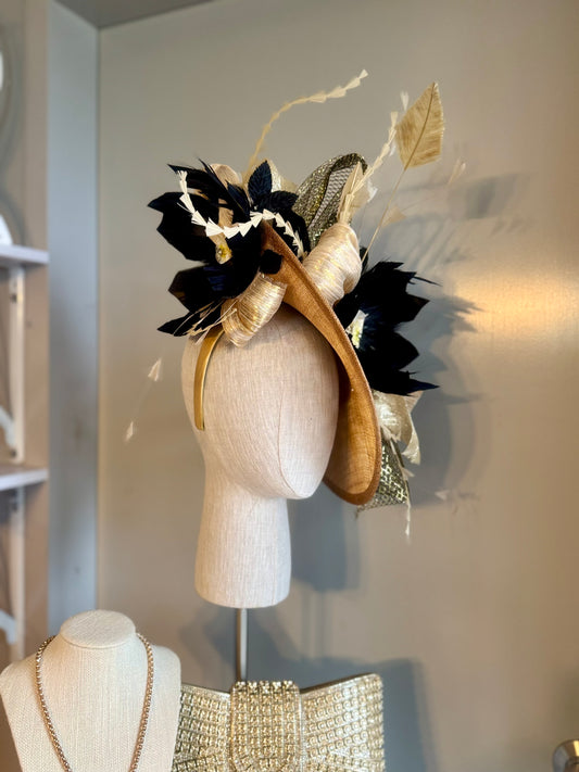 “Gwennie” gold & black brim