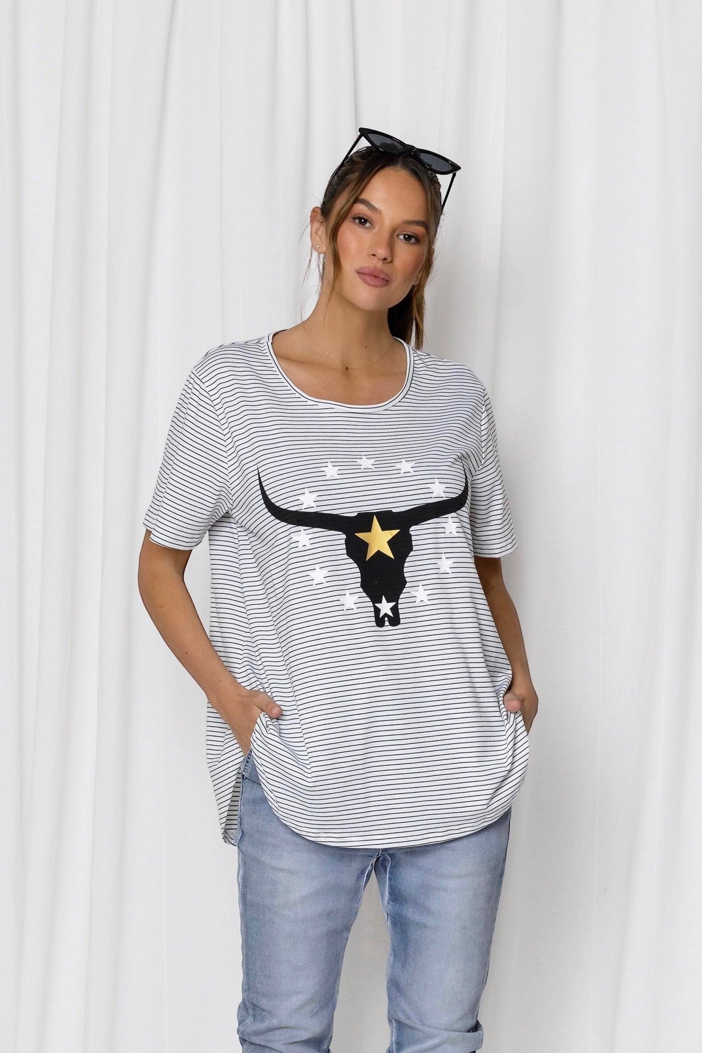 Lily love the Label white/Black striped bull T.Shirt size XS/S (8/10)