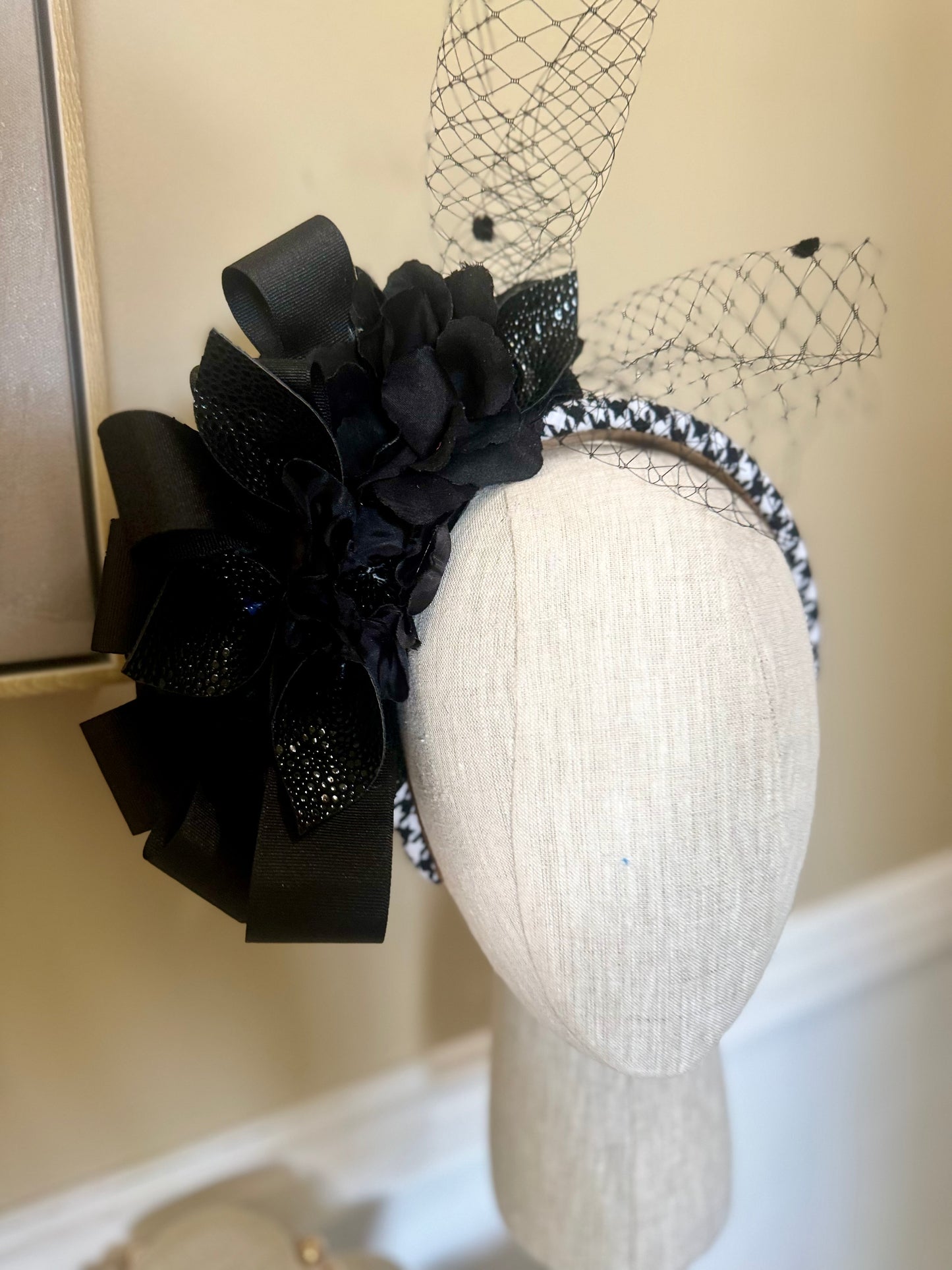 “Bettina” black & white houndstooth floral