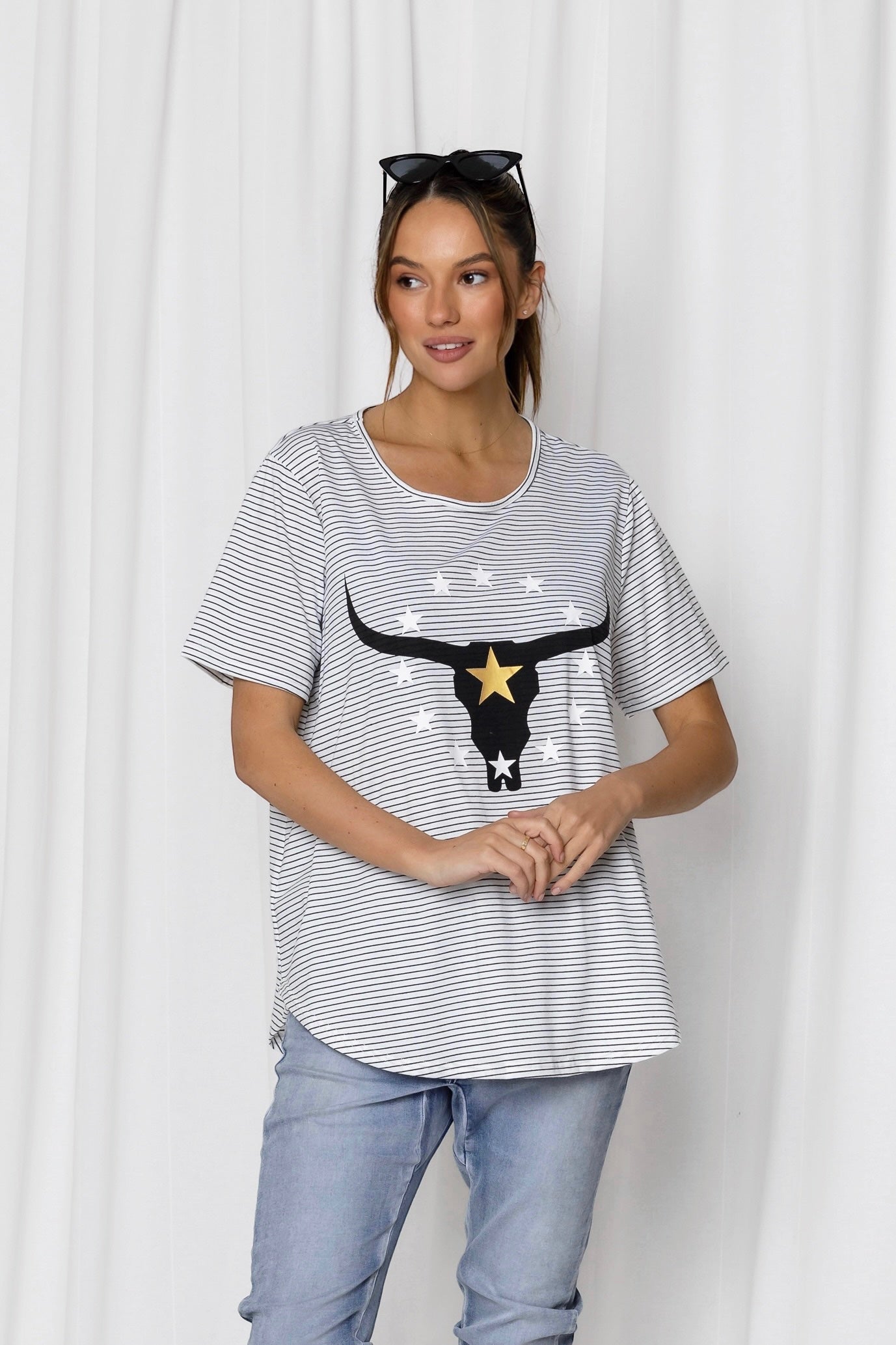 Lily love the Label white/Black striped bull T.Shirt size XS/S (8/10)