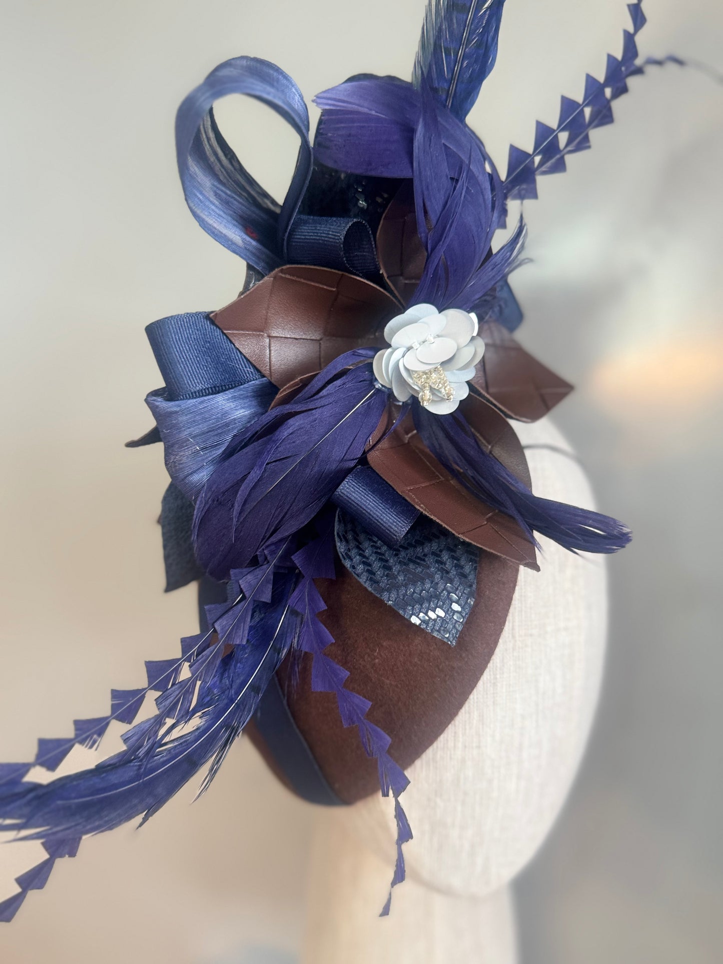 “Nina” chocolate brown & Navy pillbox