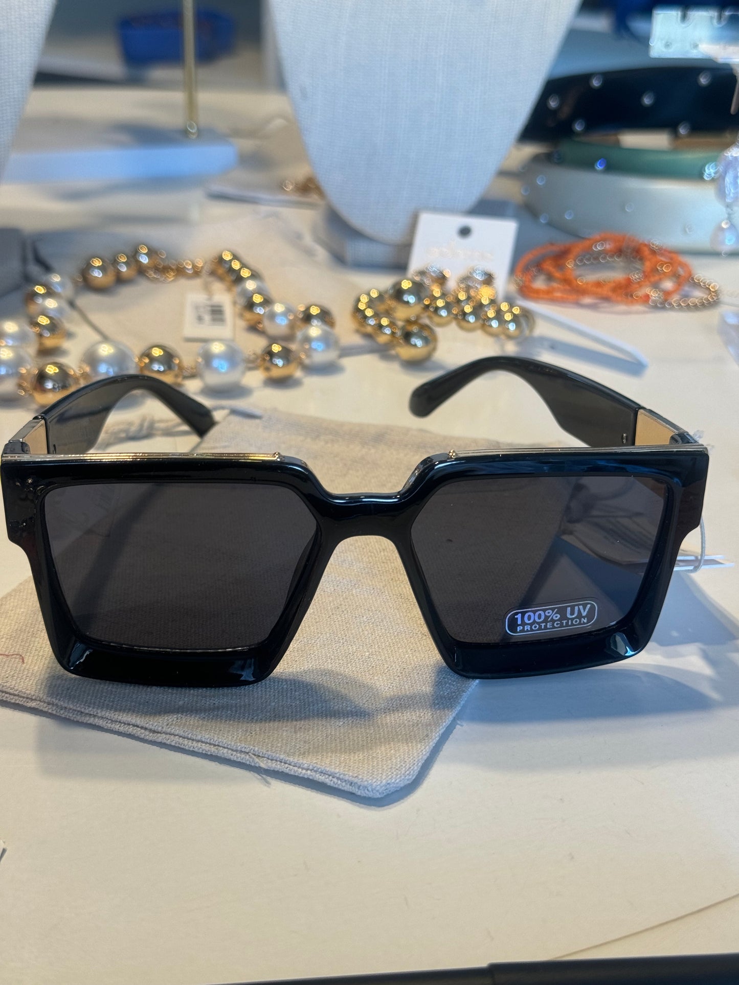 Adorne black/gold sunglasses