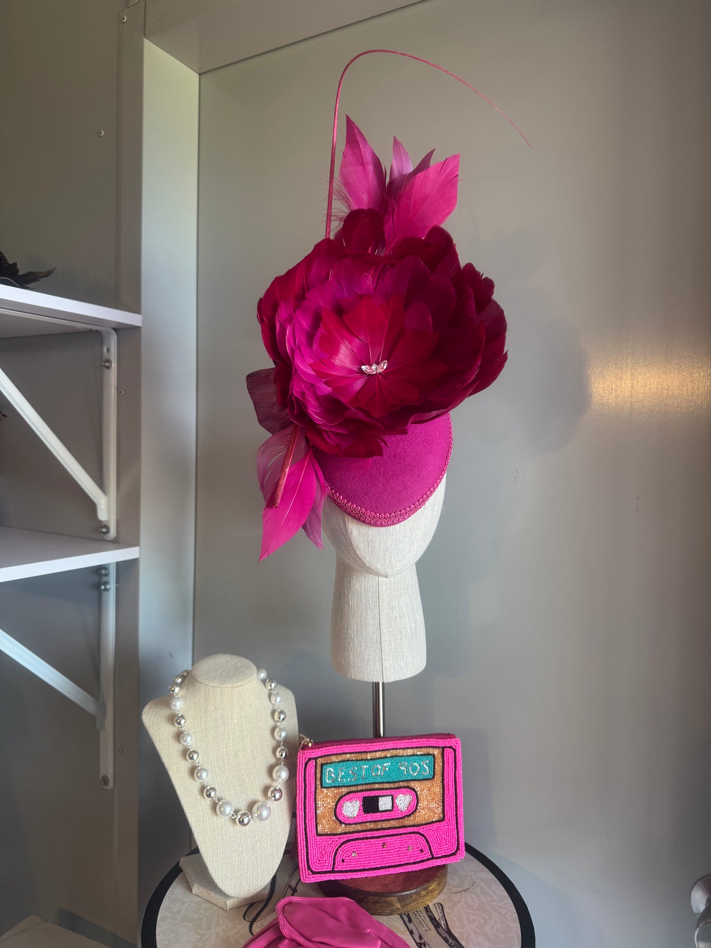 “Zaskia”magenta feather felt/wool pillbox