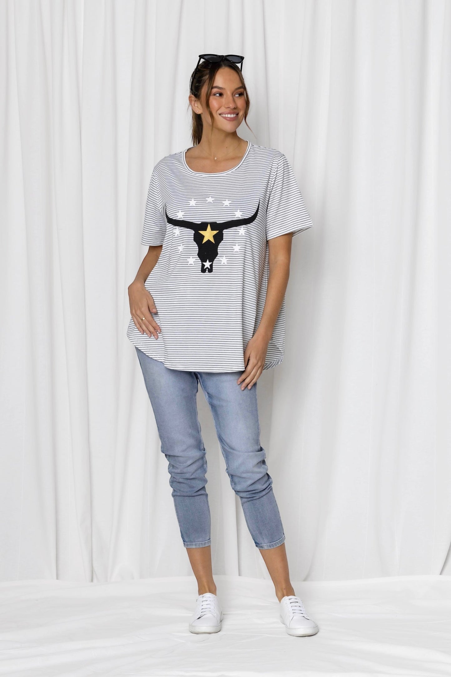 Lily love the Label white/Black striped bull T.Shirt size XS/S (8/10)