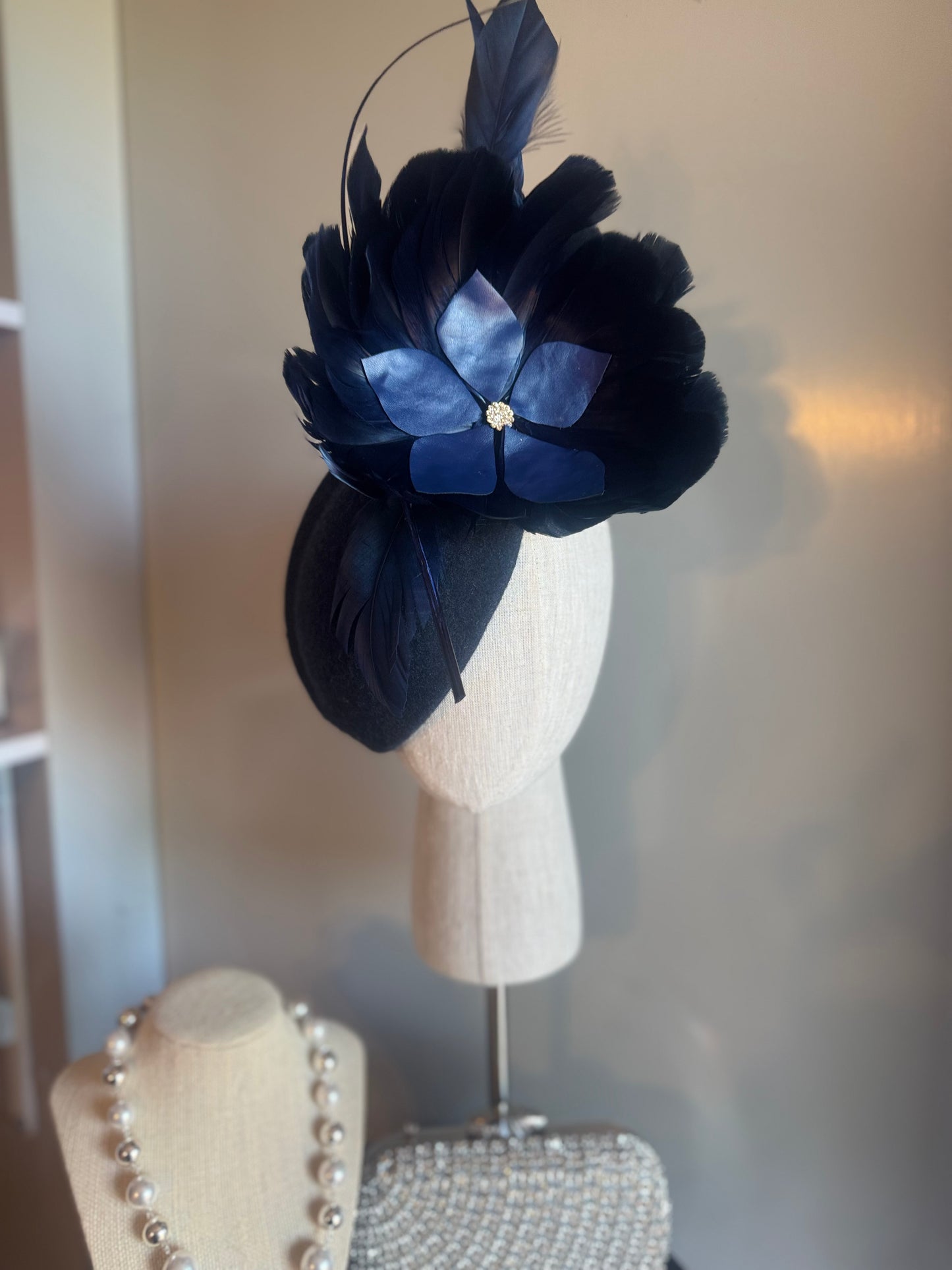 “Leni” Navy feather felt/wool pillbox