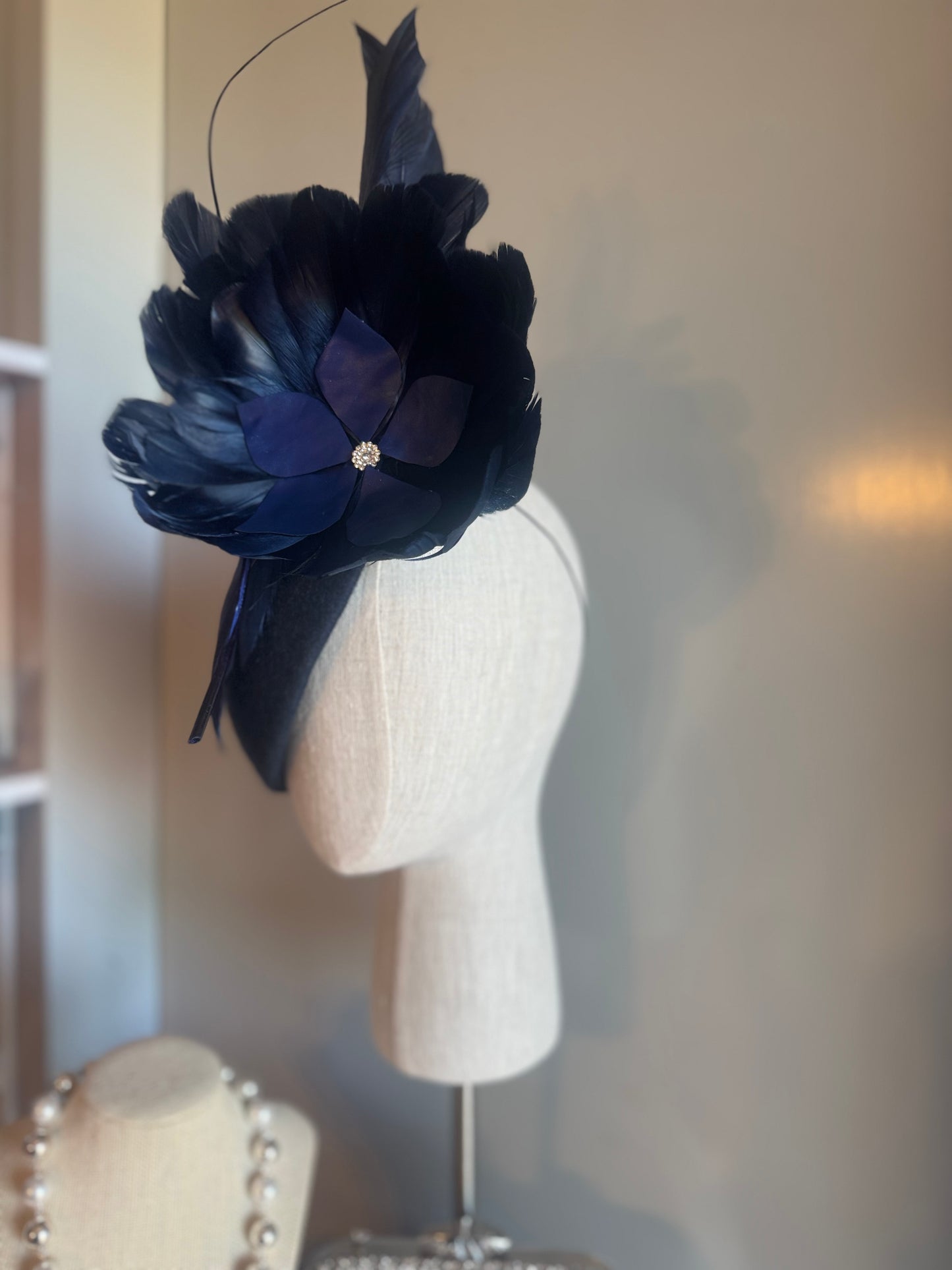 “Leni” Navy feather felt/wool pillbox