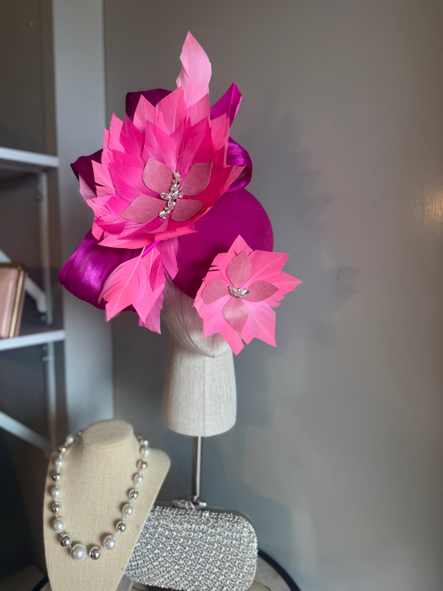 “Steffi” pink & magenta feather felt/wool pillbox