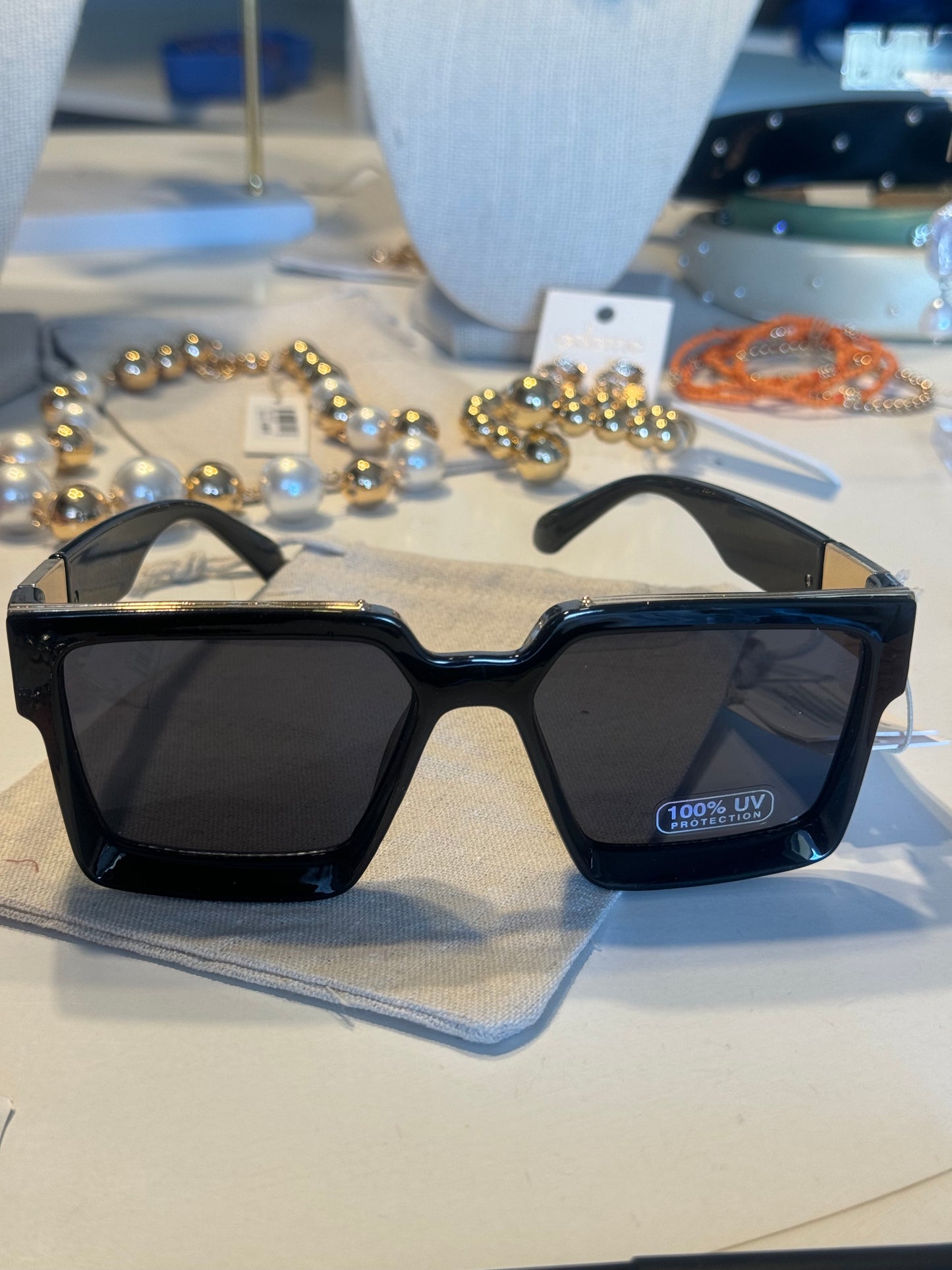 Adorne black/gold sunglasses