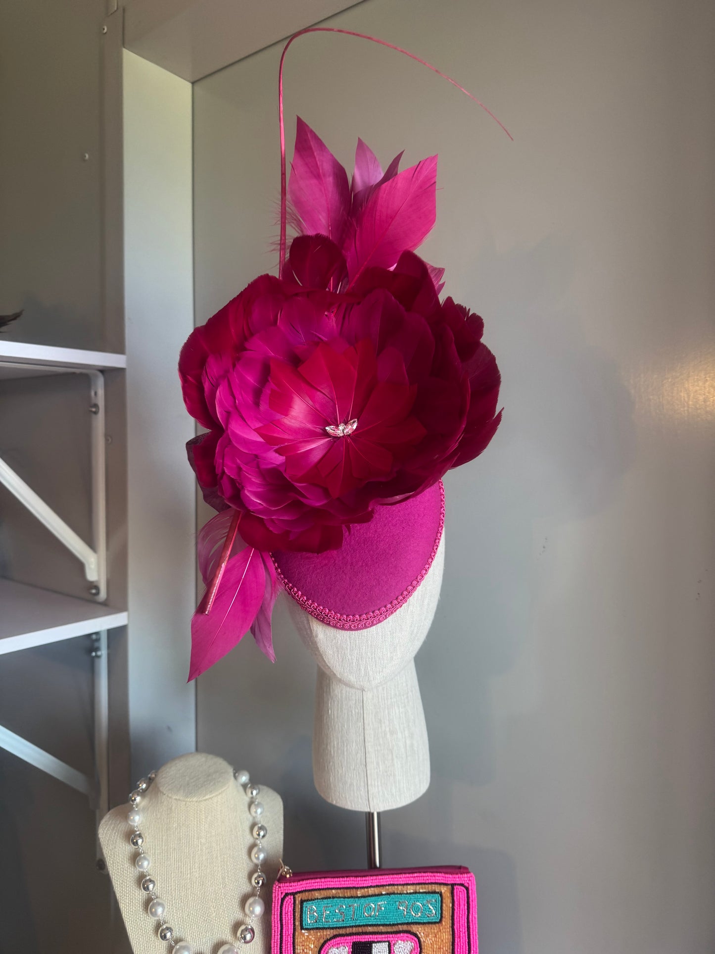 “Zaskia”magenta feather felt/wool pillbox