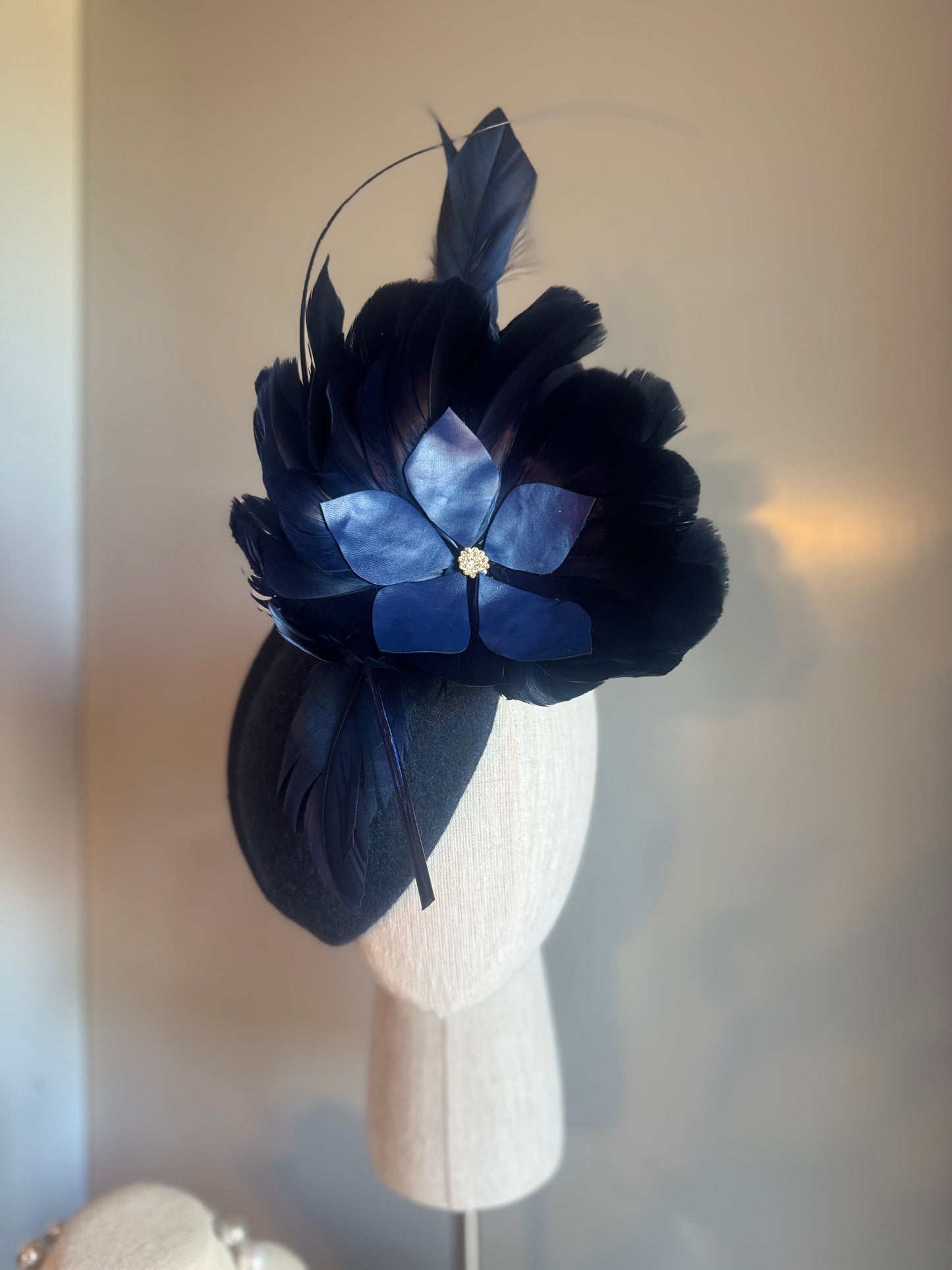 “Leni” Navy feather felt/wool pillbox