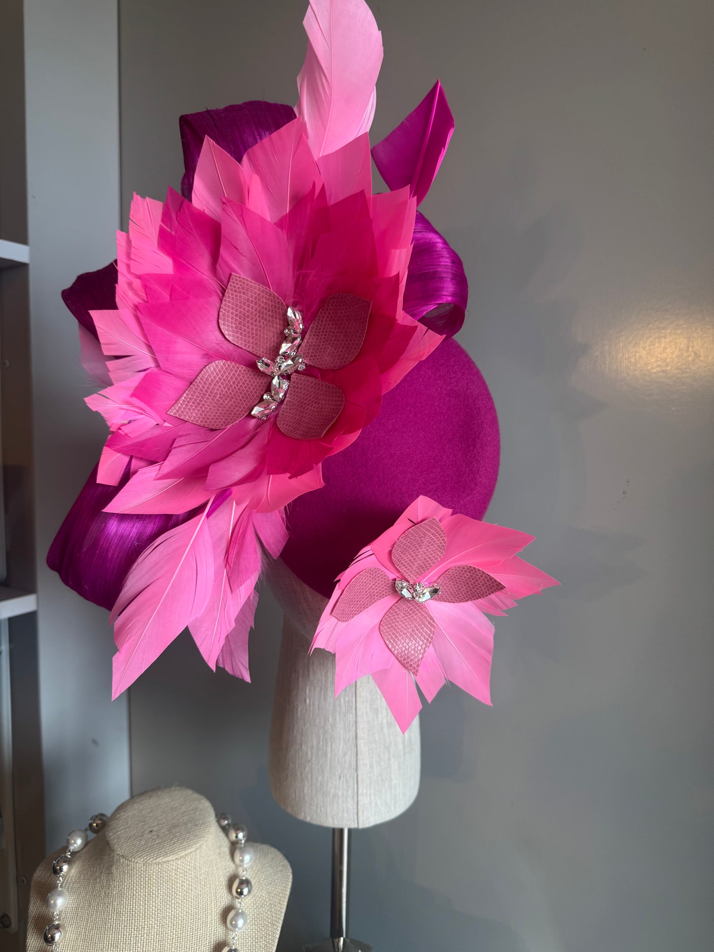 “Steffi” pink & magenta feather felt/wool pillbox