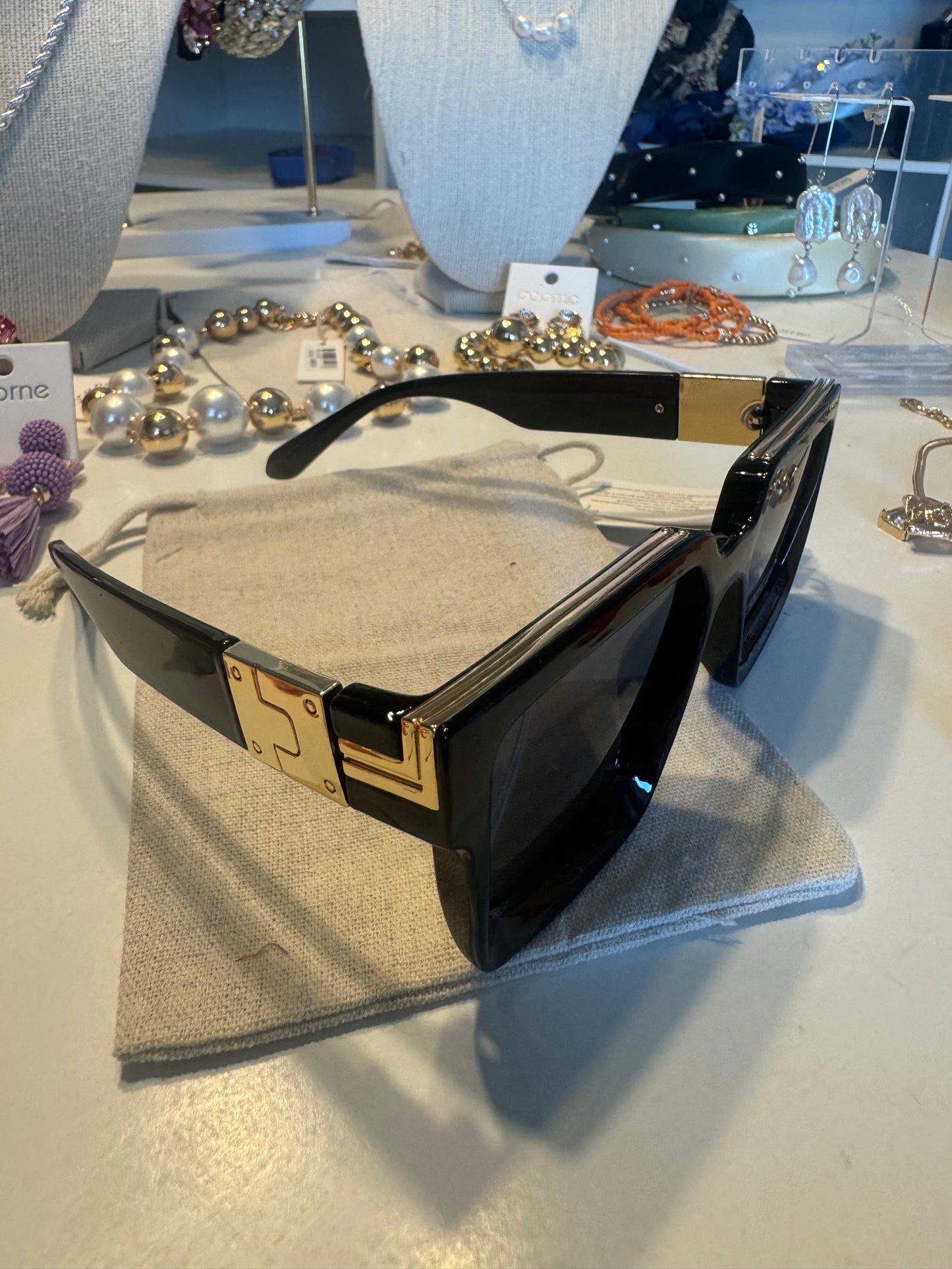 Adorne black/gold sunglasses