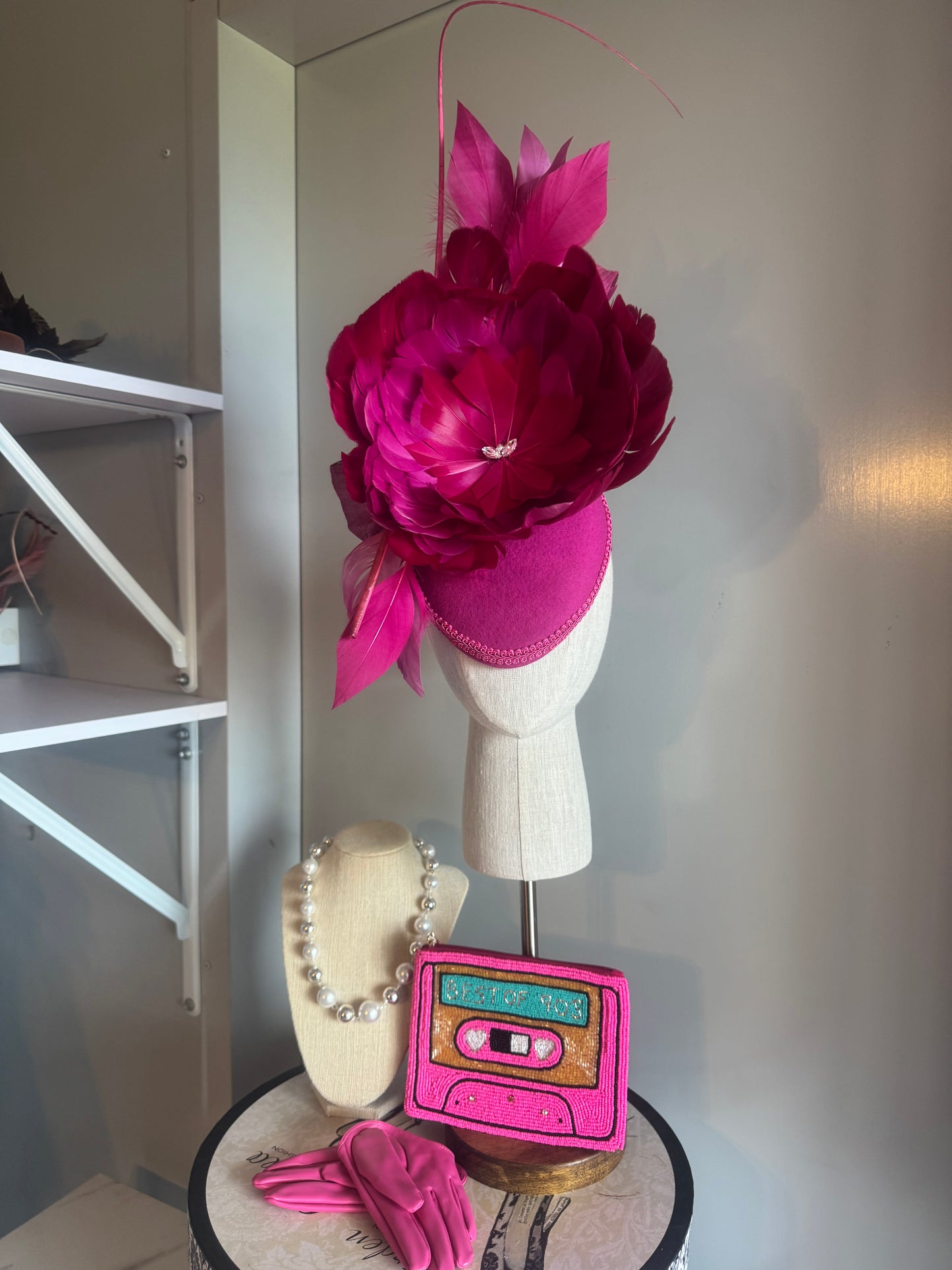 “Zaskia”magenta feather felt/wool pillbox