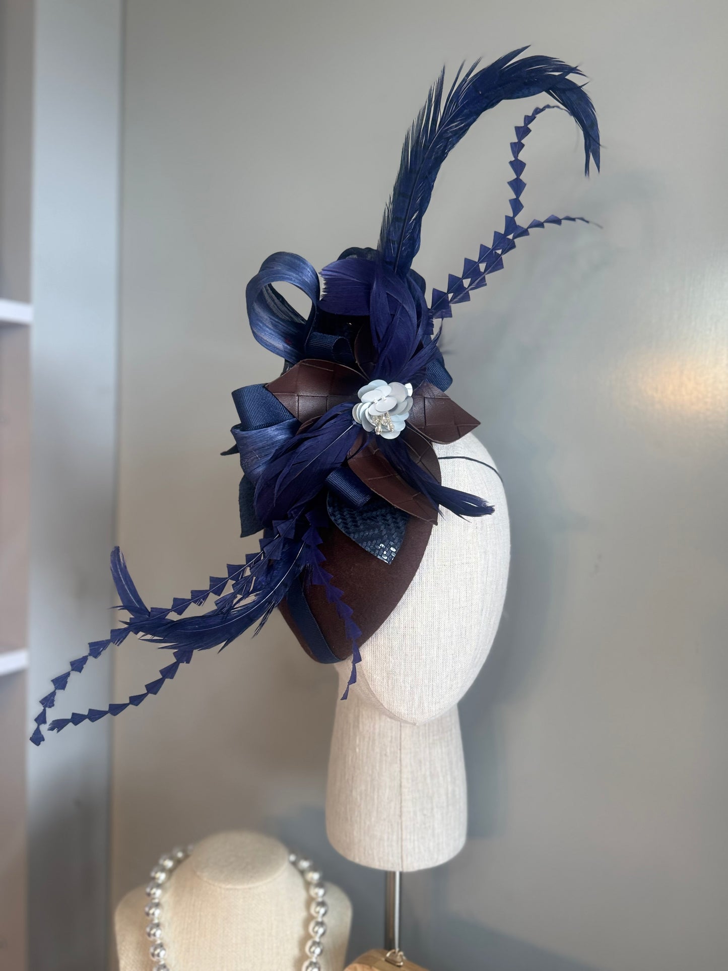 “Nina” chocolate brown & Navy pillbox
