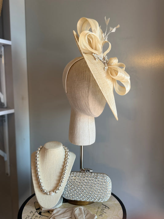 “Francesca” cream brim statement