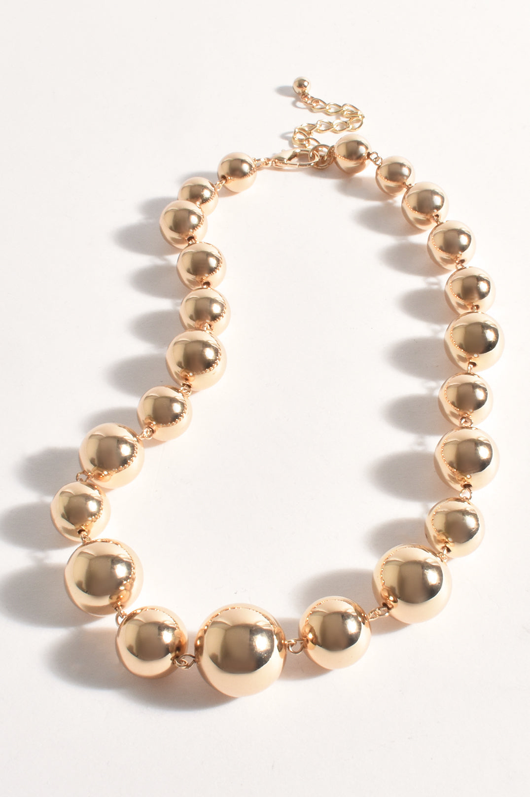 Oversize Handlink Ball Necklace gold