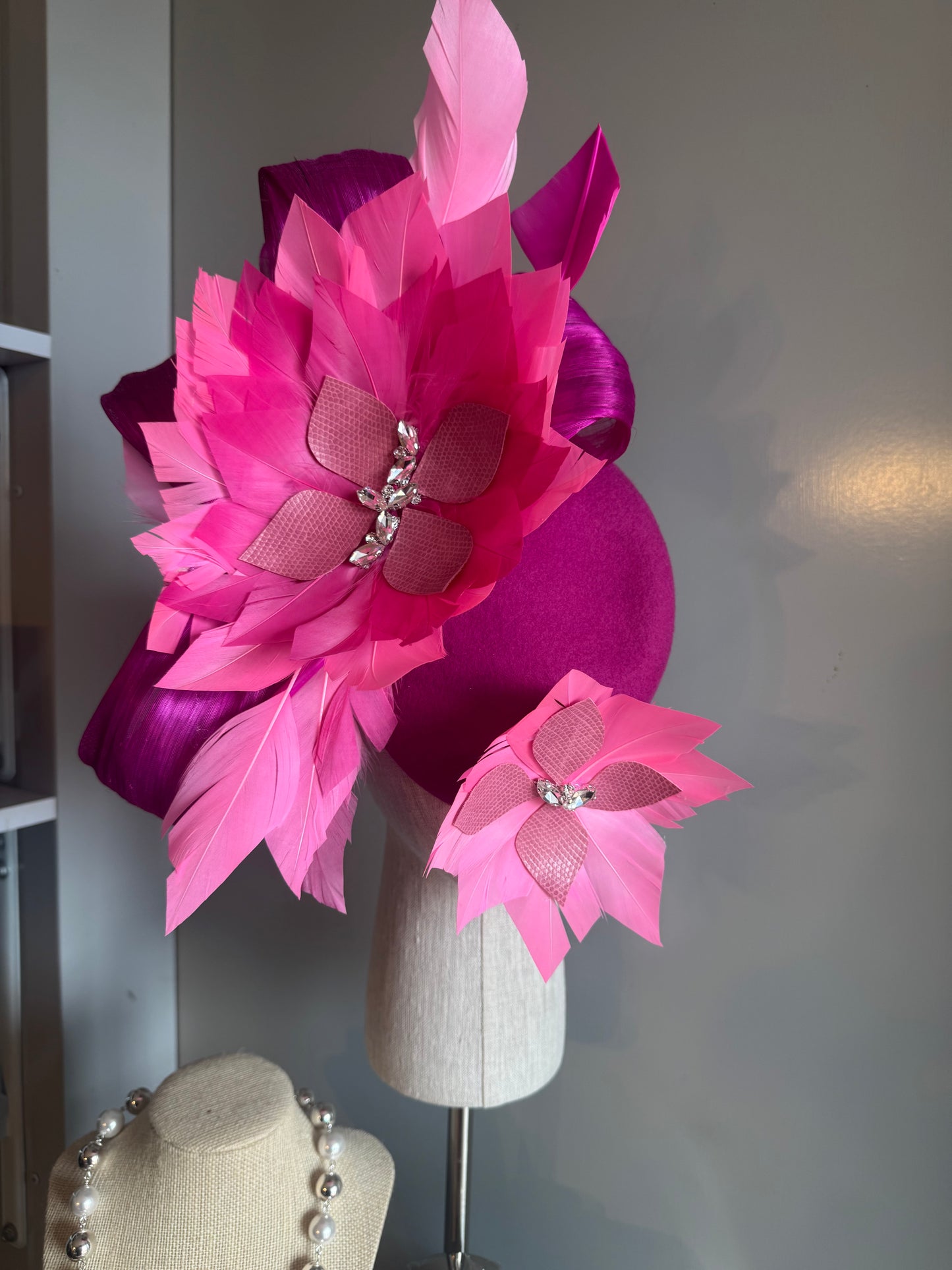“Steffi” pink & magenta feather felt/wool pillbox