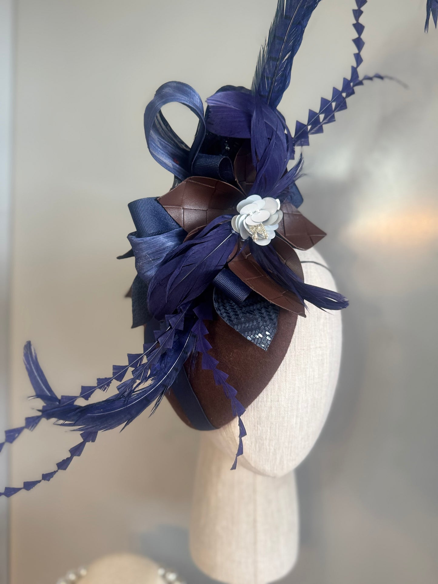“Nina” chocolate brown & Navy pillbox