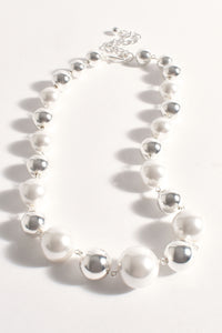 Metal ball faux peal necklace cream/silver