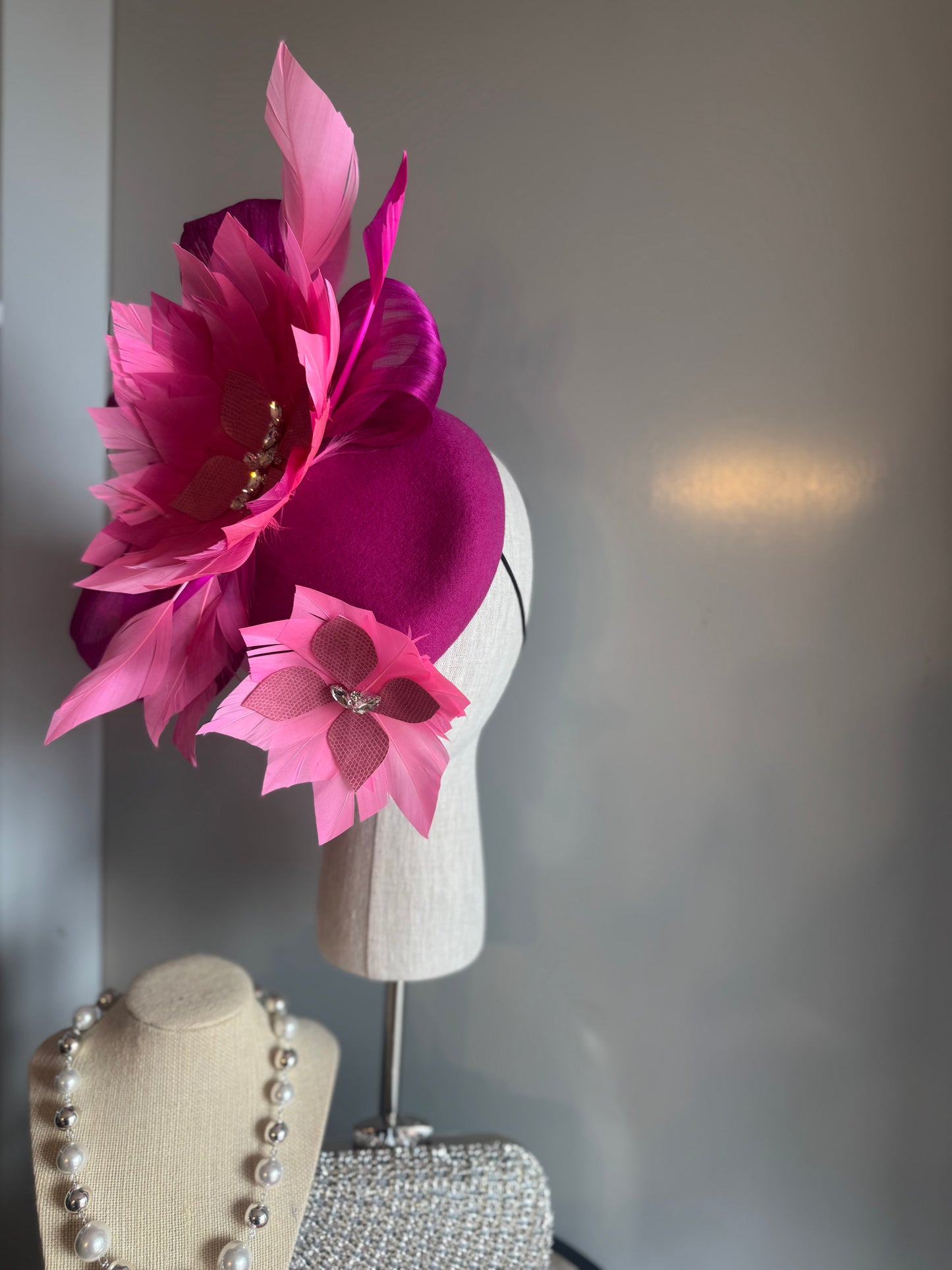 “Steffi” pink & magenta feather felt/wool pillbox