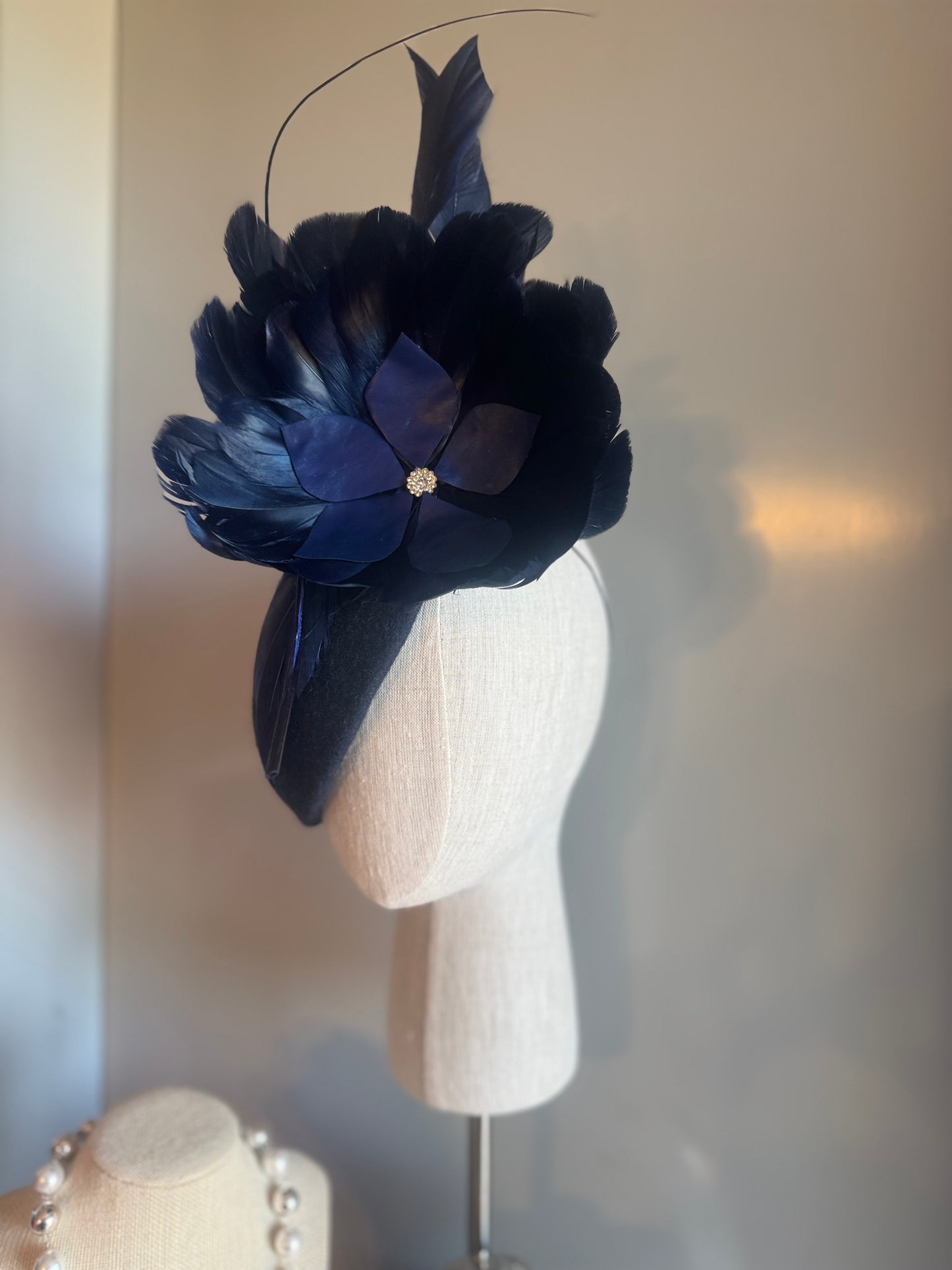 “Leni” Navy feather felt/wool pillbox